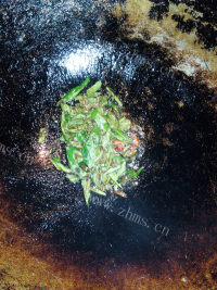 家常菜青豆炒肉做法图解4)