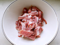 鲜美可口的小酥肉蒸碗做法图解2)