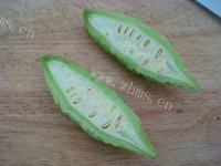 热腾腾的苦瓜鸡蛋饼做法图解2)