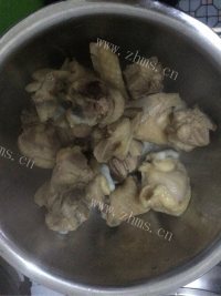 最爱的蒜苔鸡肉块做法图解4)