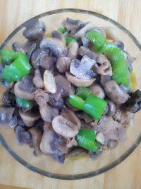 美味的口蘑肉片
