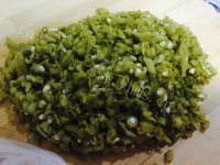 美味的酸豆角炒肉末做法图解3)