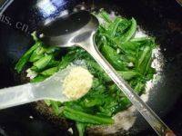 色泽光亮的蒜香油麦菜做法图解6)