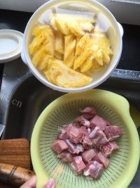 家常菜菠萝排骨做法图解1)