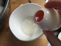 美味的鲜肉咸蛋蒸做法图解3)