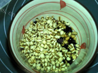 美味的薏米黑黄豆浆做法图解3)
