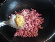 芹菜肉馅水饺做法图解4)