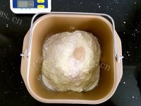 自制肉松面包卷做法图解2)