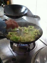 花菜炒肉片做法图解15)