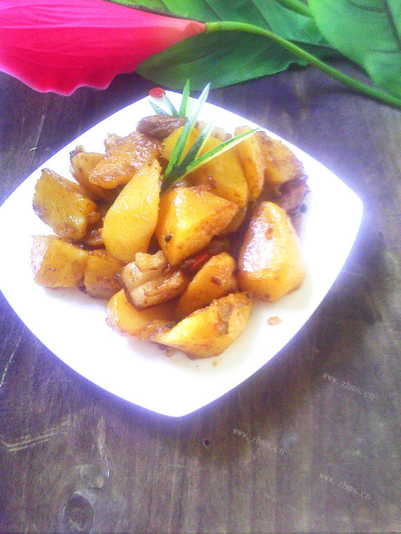 好吃的五花肉炖土豆
