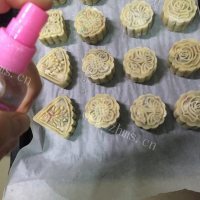 自制广式五仁月饼做法图解18)