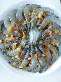 美味的蒜蓉粉丝虾—夏日清蒸做法图解12)