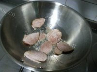 家常菜蒜薹炒肉做法图解3)