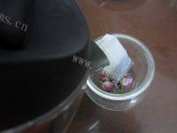 美味玖瑰花奶茶做法图解3)