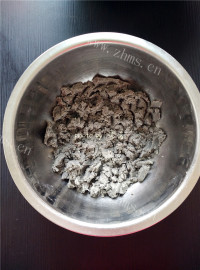 美味的冰花芝麻饼做法图解3)