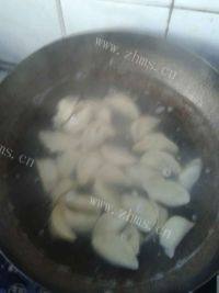 家常的煮饺子做法图解4)