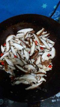 家常菜香菇炒肉丝做法图解6)