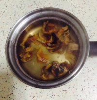 墨鱼鸡汤做法图解1)