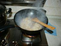 家常菜腊肉炒土豆做法图解7)