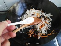 可口的胡萝卜竹笋炒肉丝的做法图解九