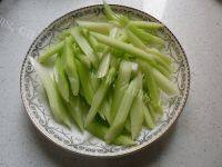 简单版芹菜炒肉丝做法图解1)