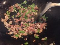 浪漫的黑椒牛肉意面做法图解4)