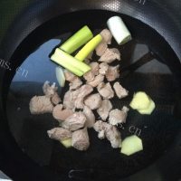 热腾腾的羊肉白萝卜汤的做法图解九