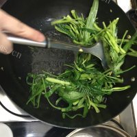 美味的腐乳空心菜做法图解3)