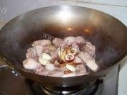 家常菜胡萝卜红烧肉做法图解3)