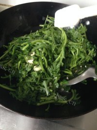 家常菜蒜香茼蒿做法图解7)