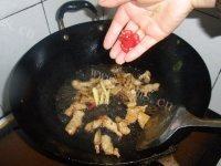 家常菜芹菜炒肉片做法图解5)
