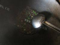 家常菜芹菜炒粉做法图解4)