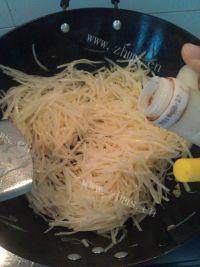 家常菜青椒土豆丝做法图解6)