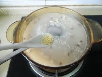 香喷喷的香菇鸡丝粥做法图解16)