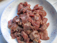 香喷喷的秋葵炒牛肉做法图解6)