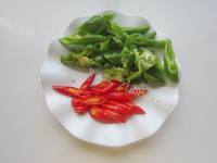 好吃的双椒肉皮做法图解2)
