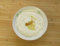 自制枣泥菊花酥做法图解2)