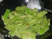 家常菜香菇焖扁豆做法图解2)