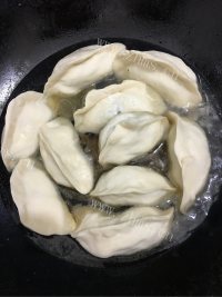 韭菜猪肉煎饺做法图解10)