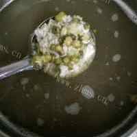 喷香的绿豆粥的做法图解二