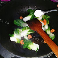 美味香肠锅巴煲仔饭做法图解8)
