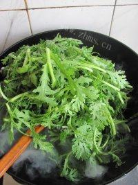 诱人的蒜泥茼蒿做法图解4)