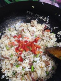 美味的培根炒饭做法图解5)