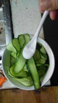 美味的口水黄瓜做法图解3)