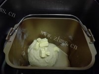 自制香肠面包卷做法图解2)