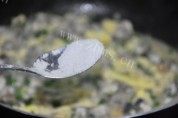 家常菜海蛎炒蛋做法图解7)