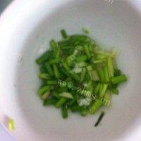 色泽不错的葱香豆渣饼做法图解8)