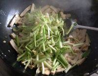 家常菜芹菜炒豆腐做法图解6)