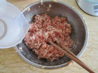 美味的荠菜鲜肉馄饨做法图解3)