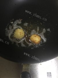 好吃又好玩的土豆芝士球做法图解6)